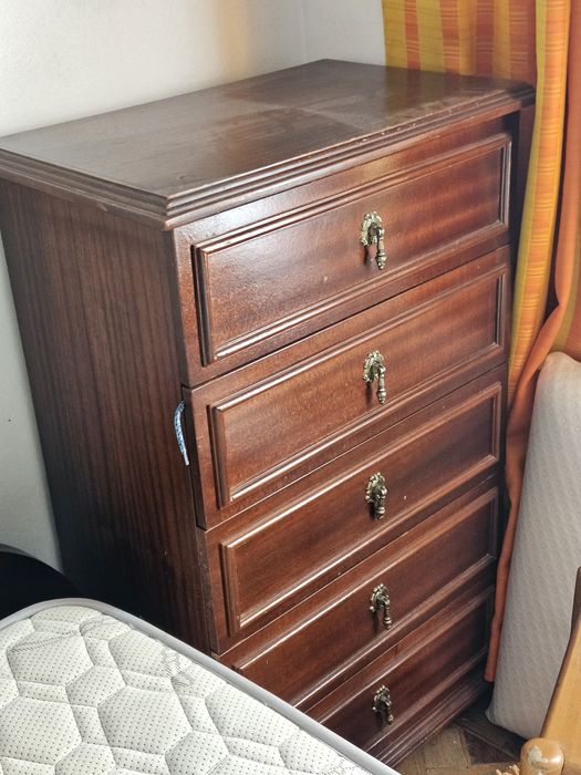 Cama de casal em madeira
