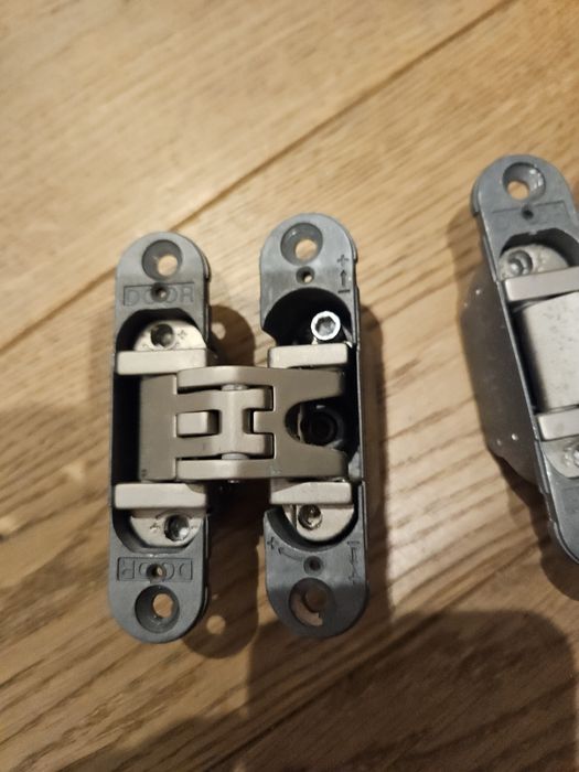 Zawiasy do szafy/szafki