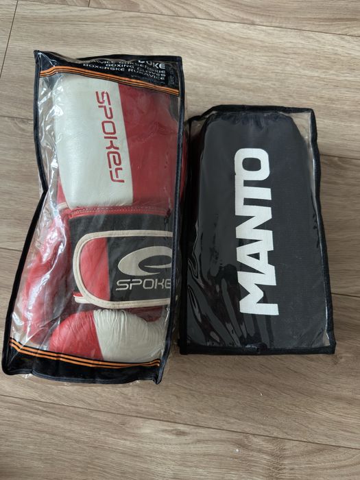 Rekawice i ochraniacze na piszczele