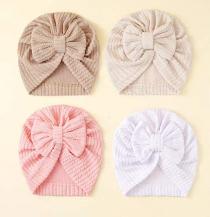 NOWA, jasno-beżowa czapeczka dziewczęca 0-3 lata