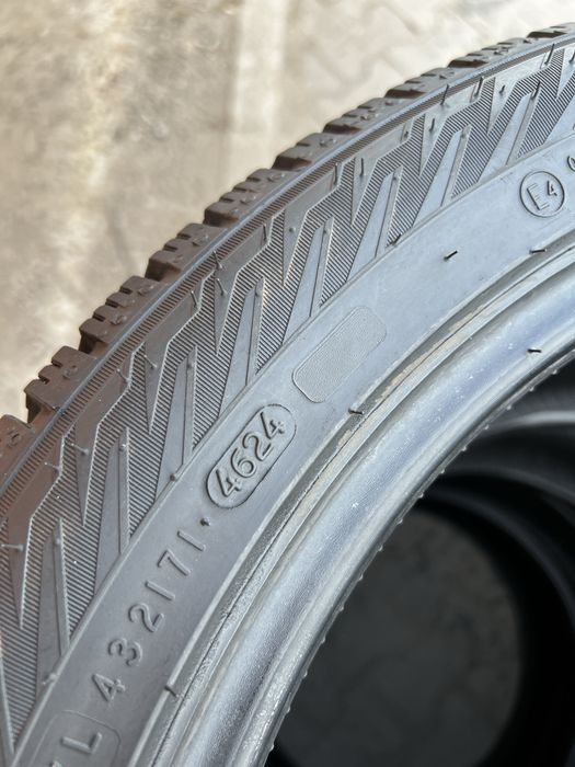 Зимові Шини R18 235/45 Nokian Hakkapelita R5