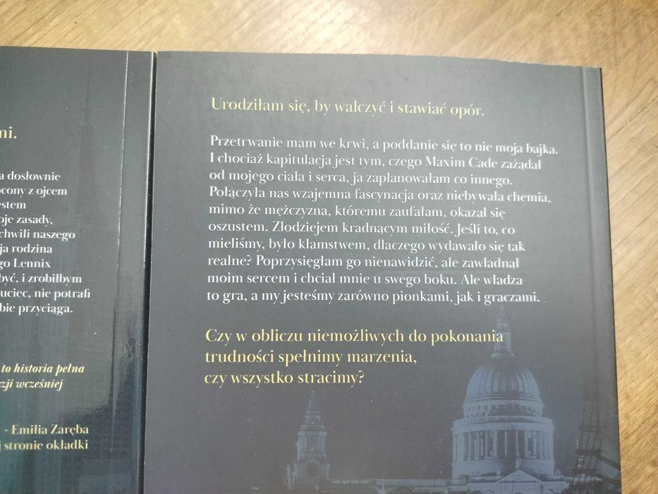 Twórczyni królów,Zbuntowany król,Ruch królowej Kennedy Ryan