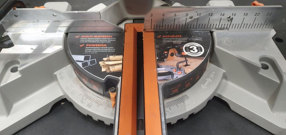 Piła ukośnica Evolution 255mm z posuwem na gwarancji