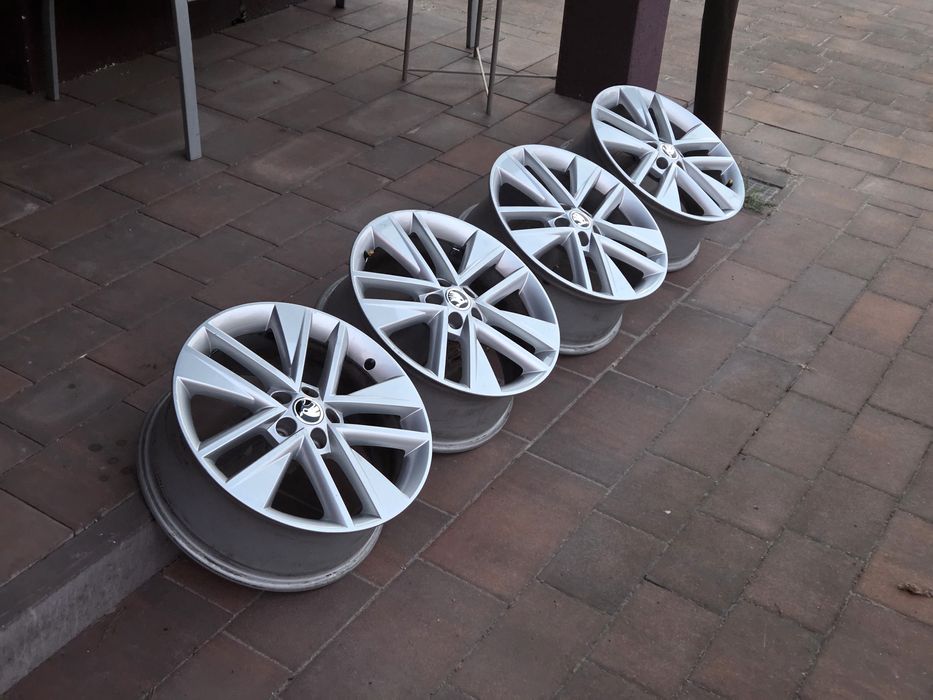 Felgi aluminiowe SKODA 5x100 ET46 R17