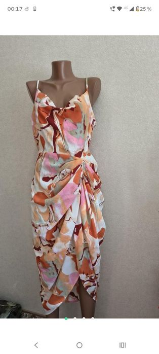 Легка літня сукня з асиметричним подолом