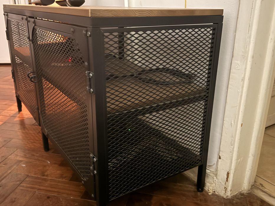 Movéis IKEA TV e Quarto