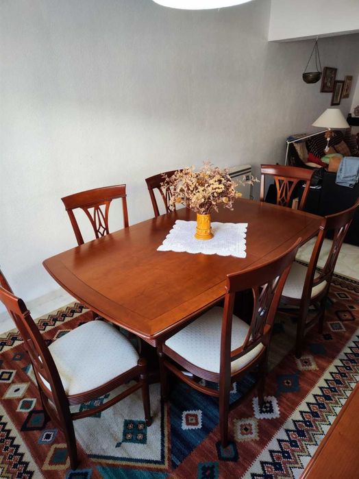 Sala de jantar em cerejeira