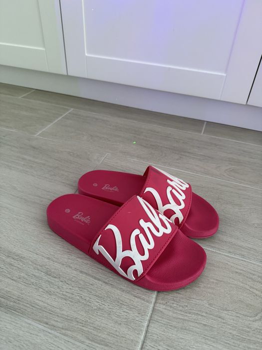 Рожеві сланці Barbie