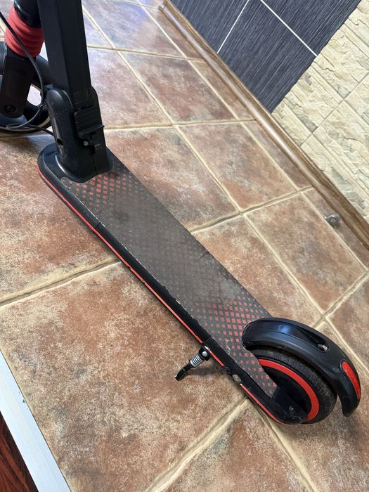 Дитячий електросамокат