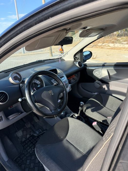 Carro Pegeout 107