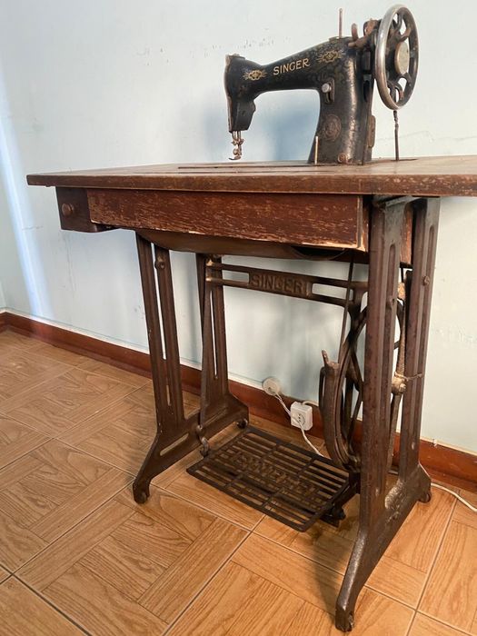 Máquina de pé Singer