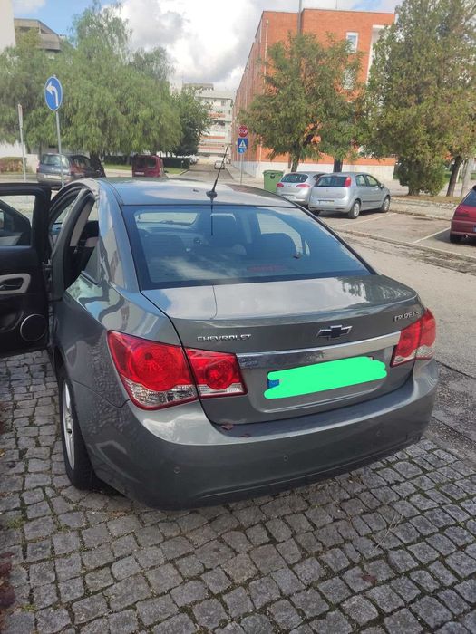 Chevrolet Cruze 1.6 (2011) – IPO até 2027, AC, Sensores, Muito Estimado