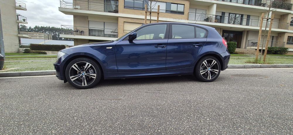 BMW 118d E87 | 2010 | Nacional | Azul BMW | Viatura de Serviço