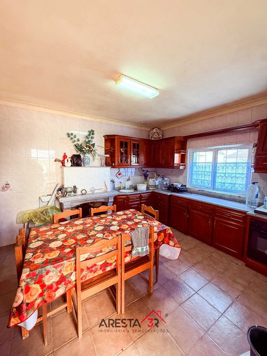 Vende-se moradia T4 Lamegal