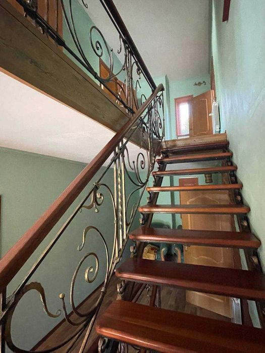 Продаж будинку та ділянки в смт. Івано Франкове