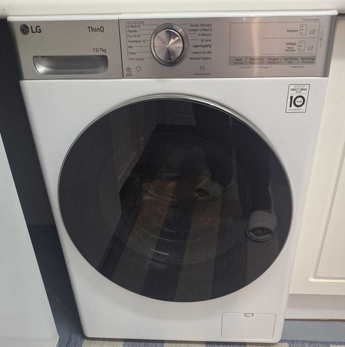 Máquina de lavar e secar roupa inteligente da LG