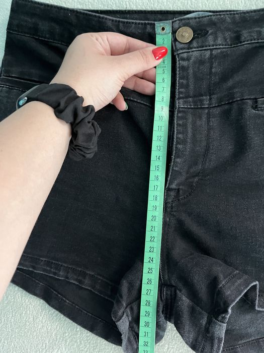 Czarne jesnsowe krótkie spodenki szorty z wysokim stanem pull&bear