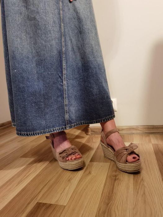 Buty na koturnie 37