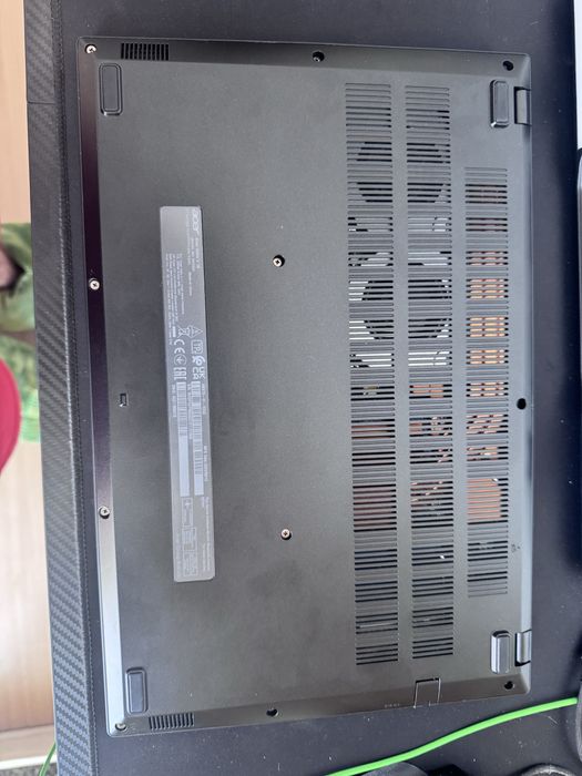 Acer Nitro V 15 – Ryzen 5 / RTX 2050 / 16 GB RAM / 512 GB SSD / 144 Hz