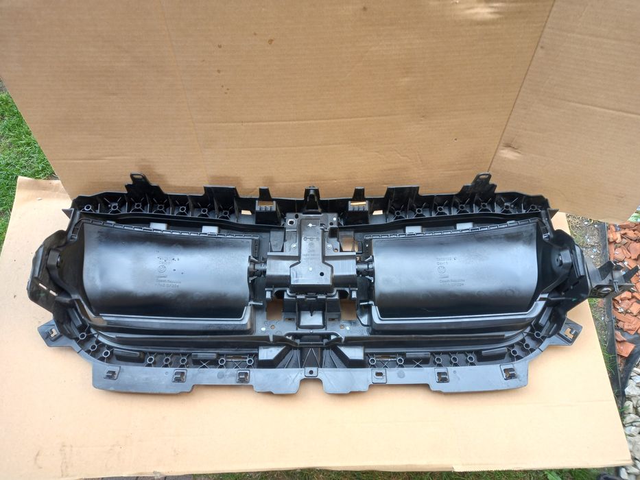 Gryll atrapa + roleta BMW X1 U11