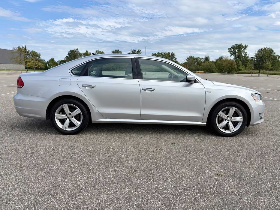 Volkswagen Passat Limited Edition      2015