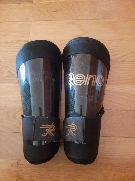 Caneleiras hoquei patins