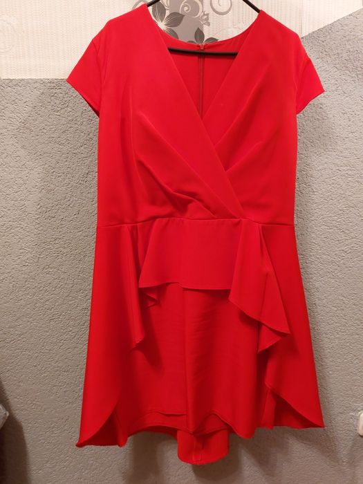 Przepiękna, elegancka sukienka,, czerwona roz.48