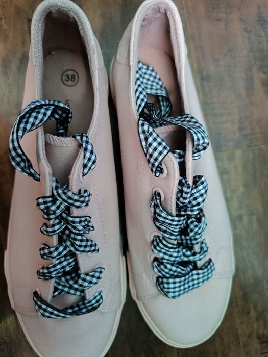 Buty damskie ze wstążką