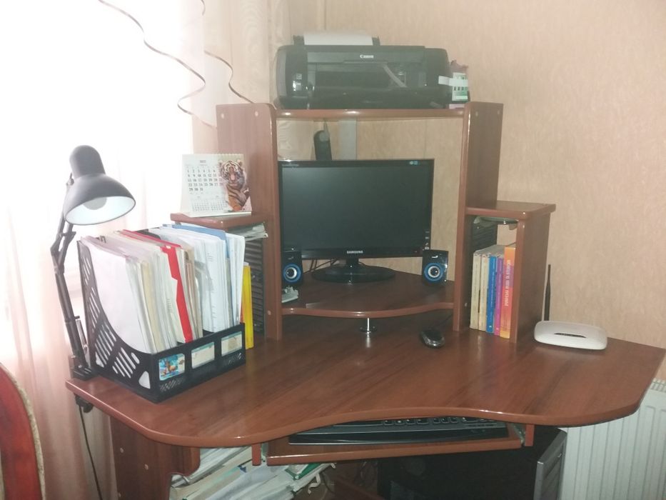 Компьютерный стол углом