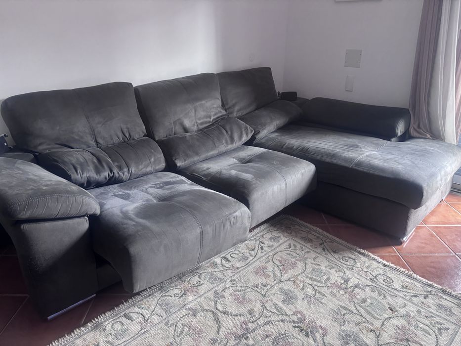 Sofa reclinavel e com assentos extensiveis. .