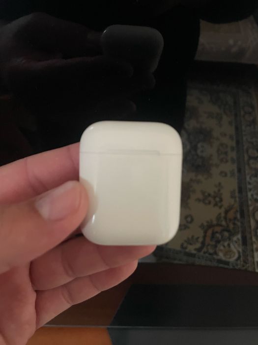 продам airpods (один лівий навушник)