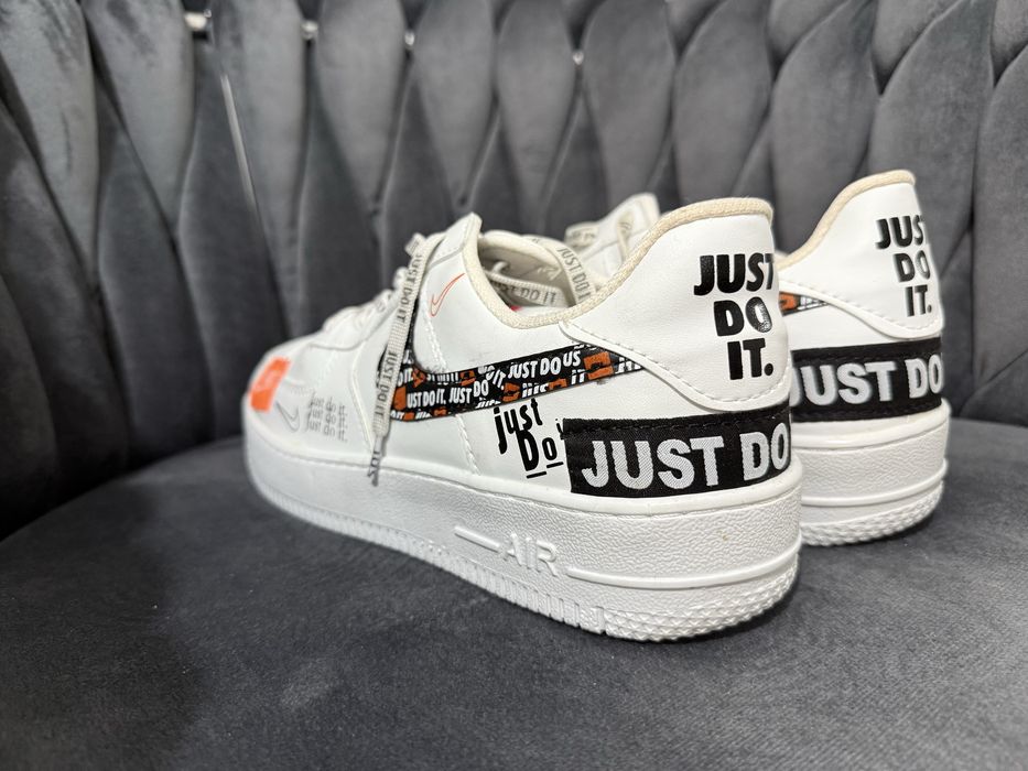 Buty meskie z napisami