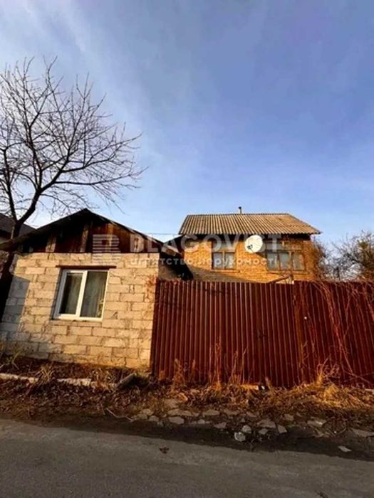 Продам ділянку в Києві з виходом до води