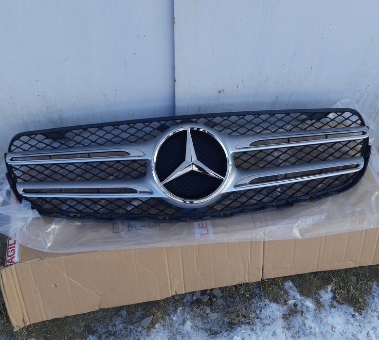 Решітка радіатора Mercedes-Benz GLC (w253/x253) з емблемою.
