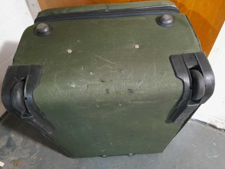 Продам большой дорожный чемодан