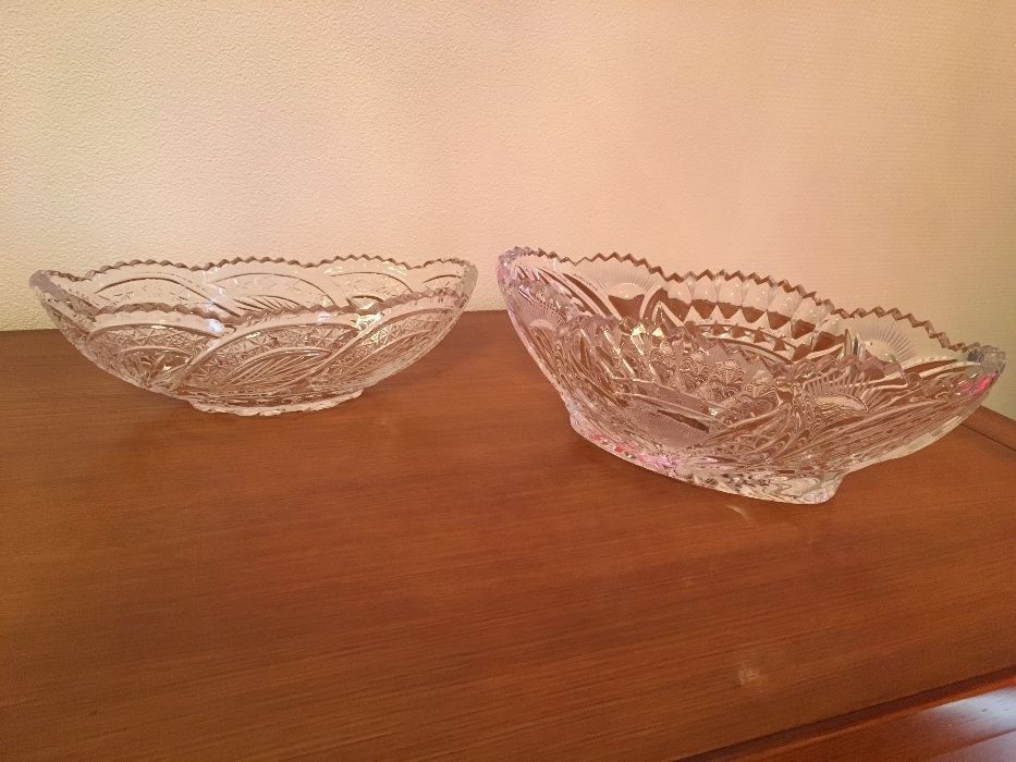 Хрустальные вазы и салатницы