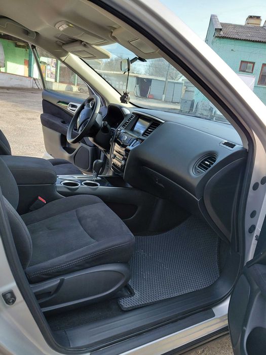 Nissan Pathfinder r52