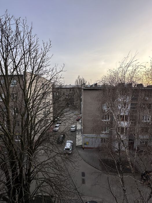 Продаж 2-к квартири Незалежної України ( район зупинки Миру )
