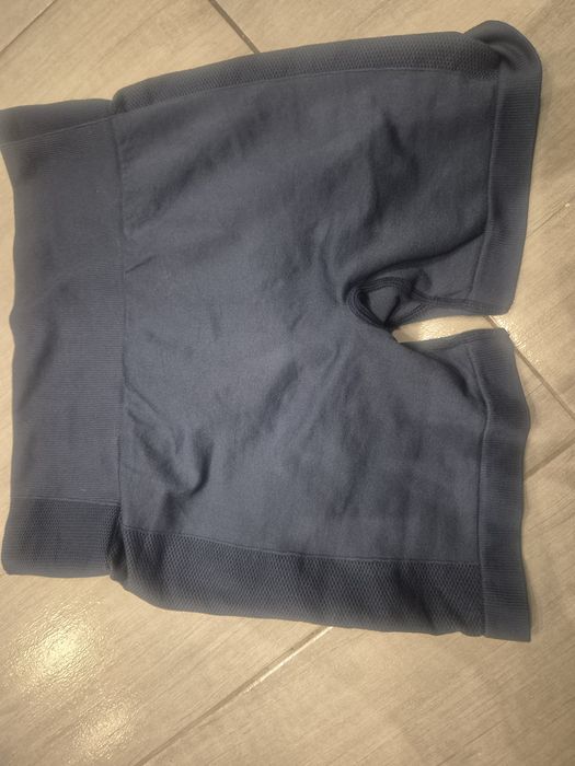 Krótkie legginsy sportowe Push up M
