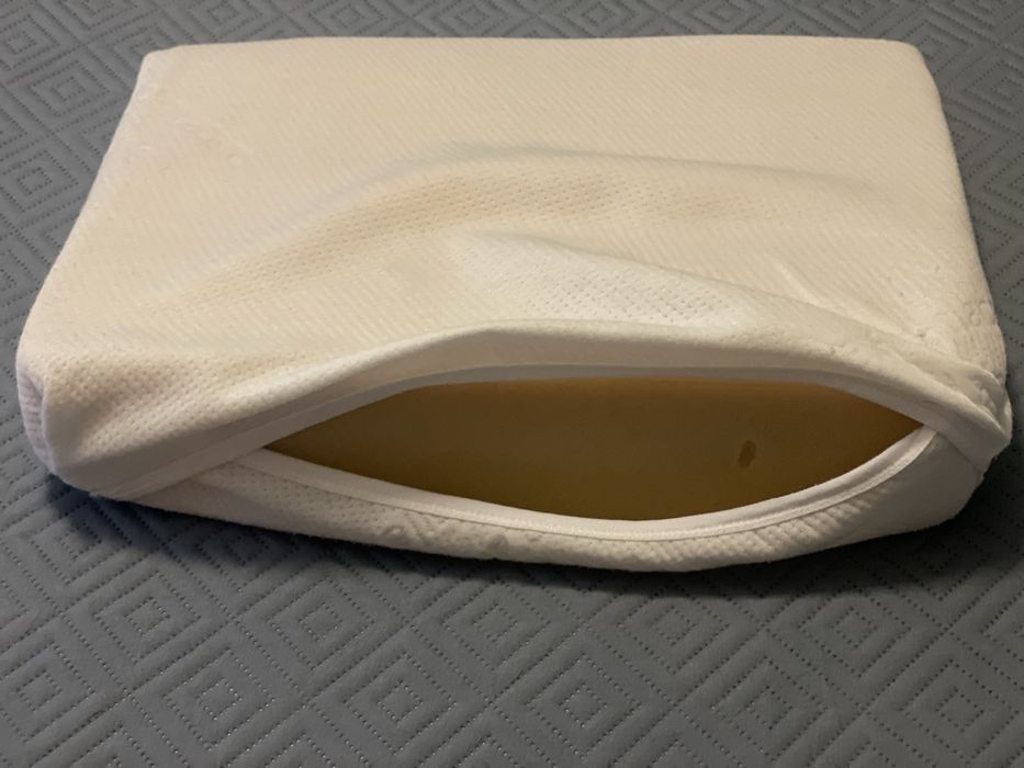Almofada anti refluxo para berço de bebé