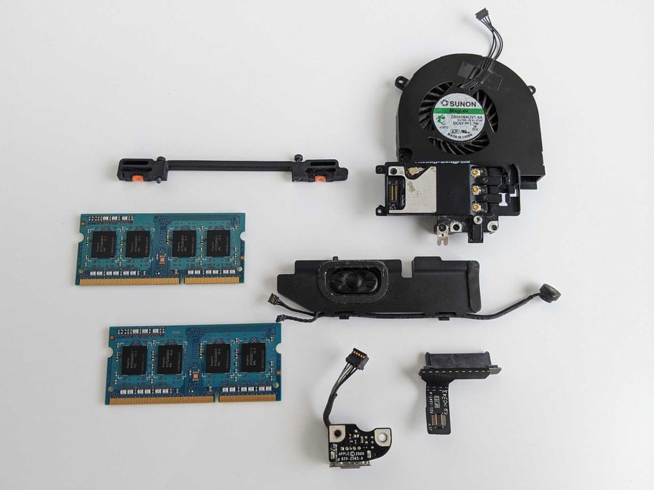 Macbook Pro 15" (A1286/2011) em peças