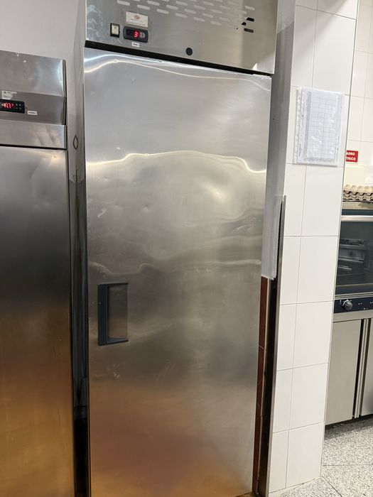 Frigorifico vertical industrial