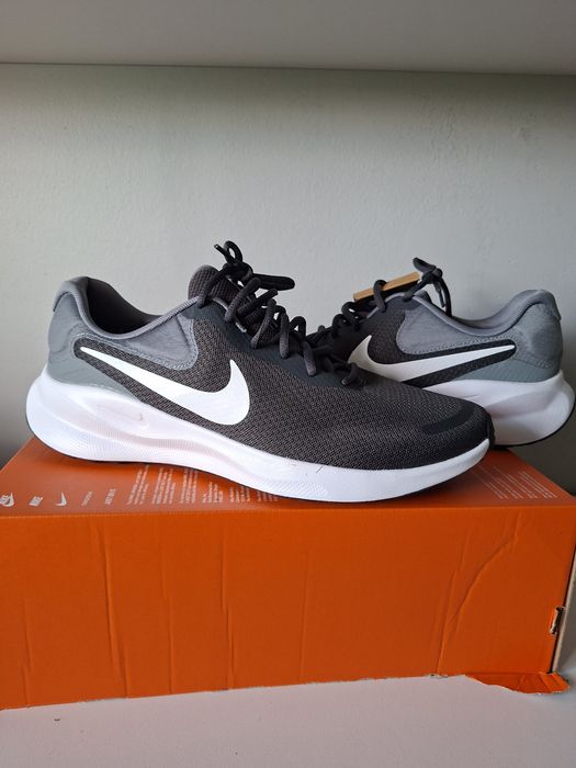 Nike Revolution 7