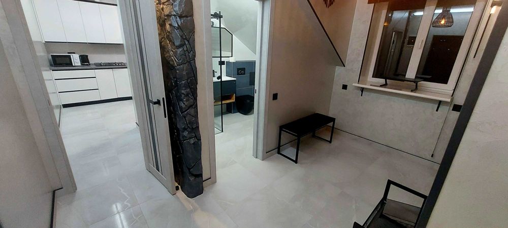 Нова шикарна 2 кімнатна квартира в центрі старого міста.