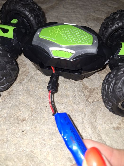 Машинка перевертиш. На пульту.