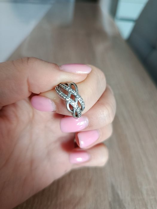 Срібна каблучка з камінчиками, розмір 16.5