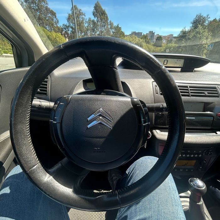 Citroën C4 1.6 HDi-aceito troca por 5 lugares