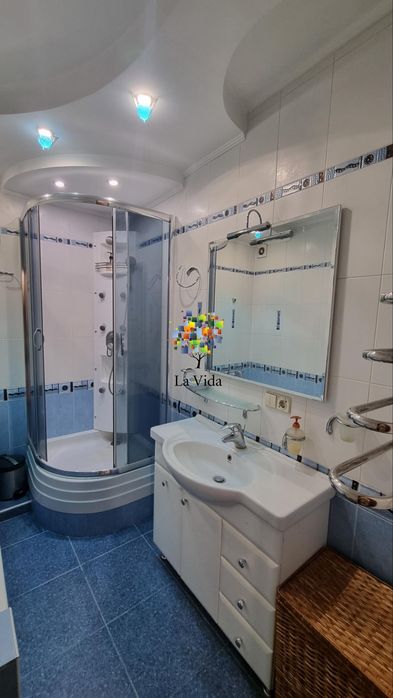 Продаж 2-к квартири з ремонтом та меблями, вул. Милославська, 45
