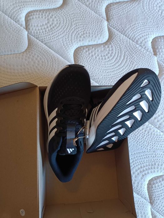 Sapatilhas homem adidas pretas novas 41 ½.