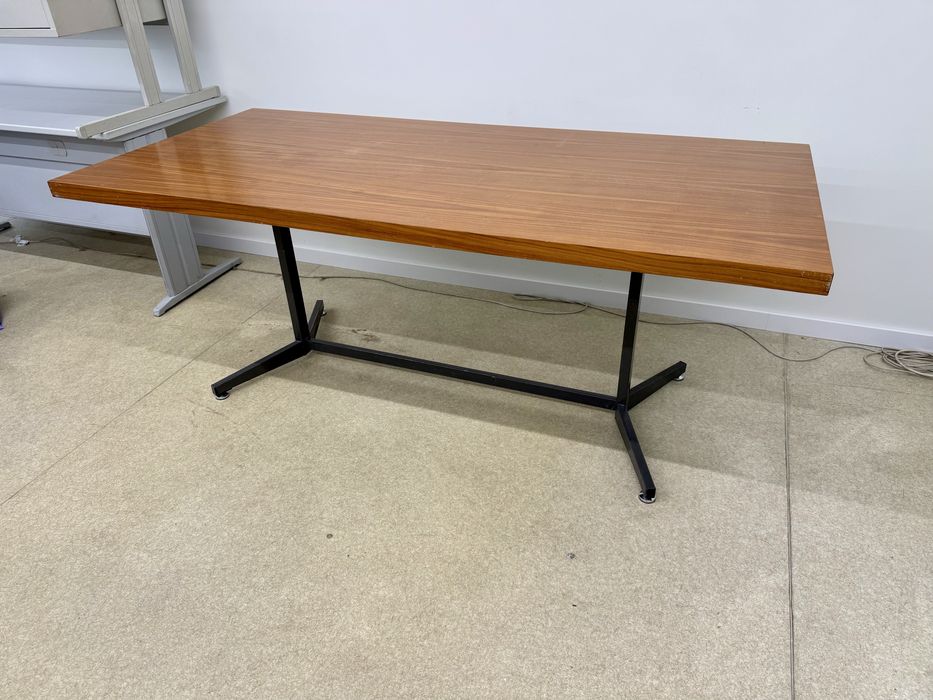 Mesa de reuniões - madeira maciça teca